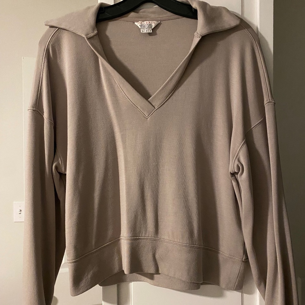 Light gray/blush pink soft top